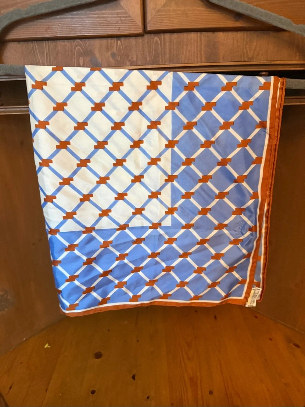 VTG Echo Japan Silk Chinon Square Scarf Blue White Geometric -scarf